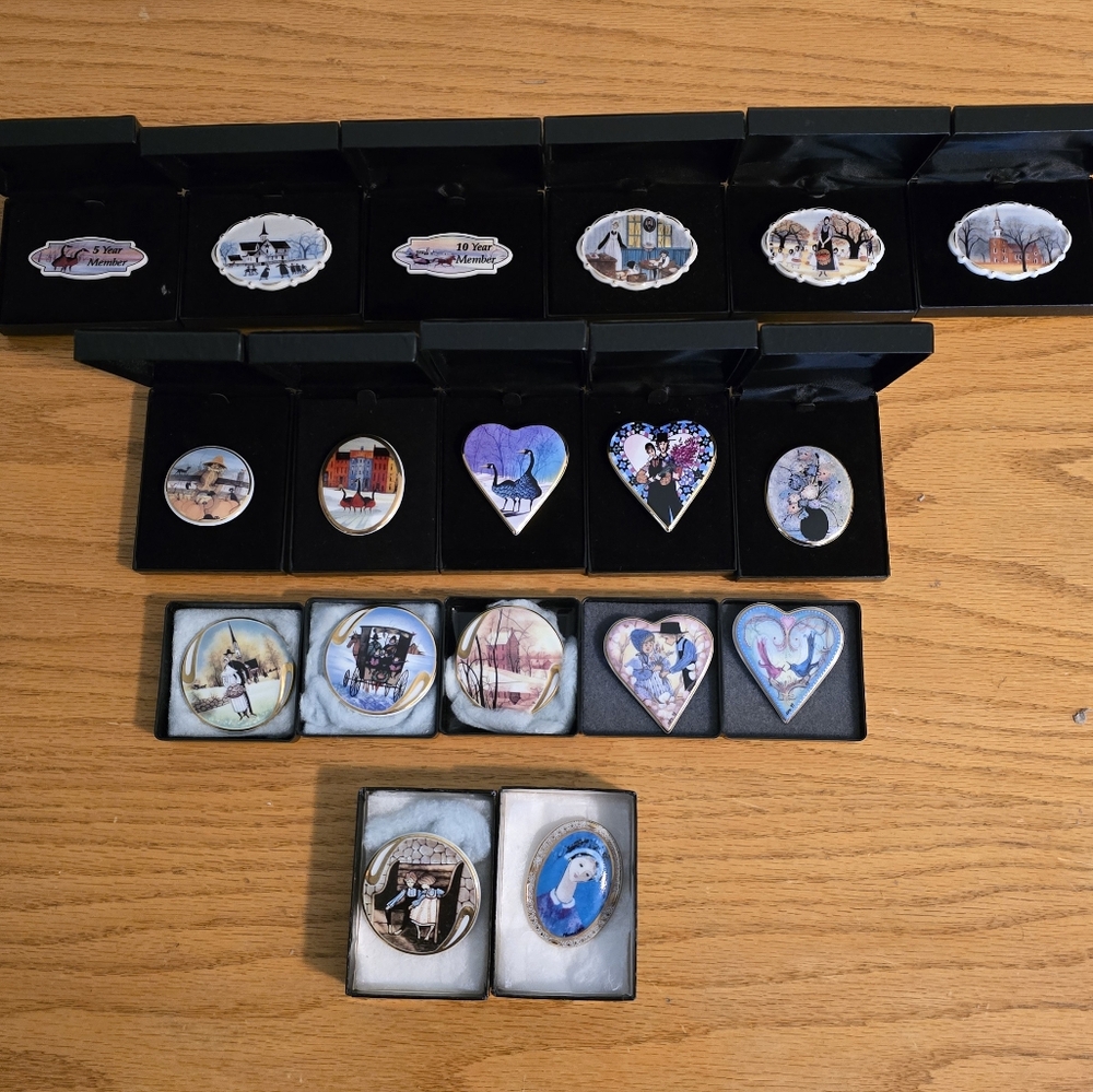 18 P Buckley Moss Society Porcelain Membership Pins/Brooches/Pendants with Boxes